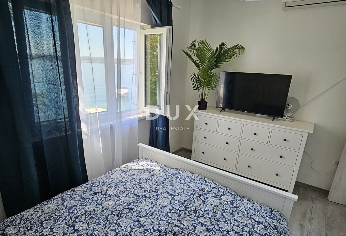 ZADAR, MASLENICA - Posebna hiša v 1. vrsti do morja!