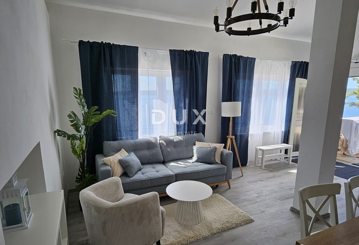 ZADAR, MASLENICA - Posebna hiša v 1. vrsti do morja!