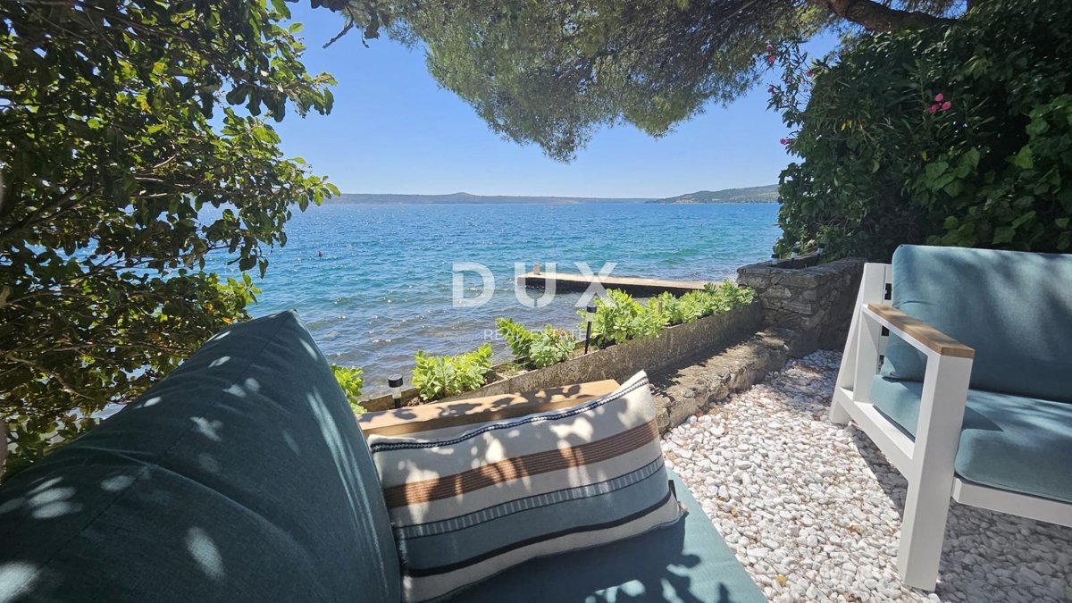 ZADAR, MASLENICA - Posebna hiša v 1. vrsti do morja!