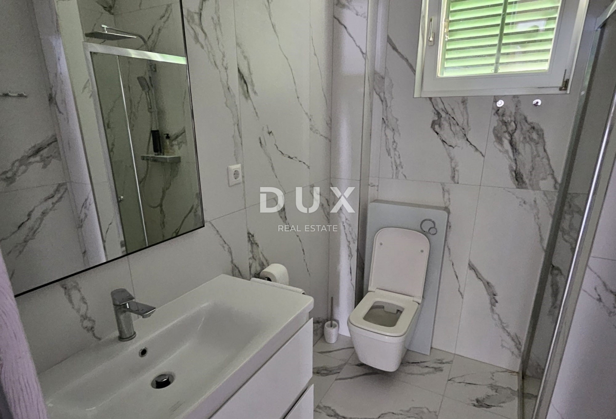 ZADAR, MASLENICA - Posebna hiša v 1. vrsti do morja!