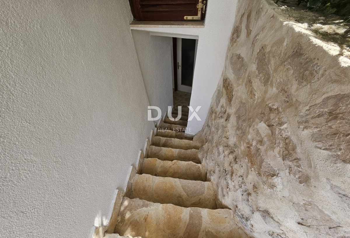 ZADAR, MASLENICA - Posebna hiša v 1. vrsti do morja!