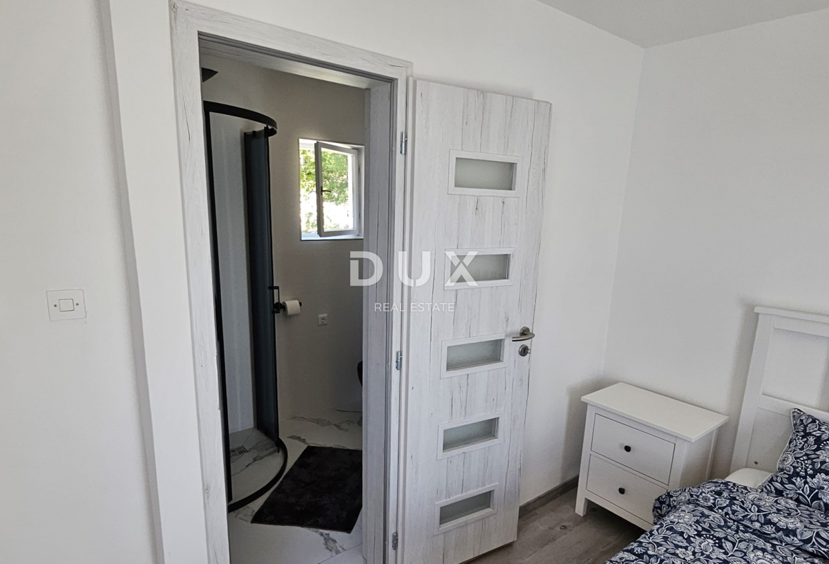 ZADAR, MASLENICA - Posebna hiša v 1. vrsti do morja!