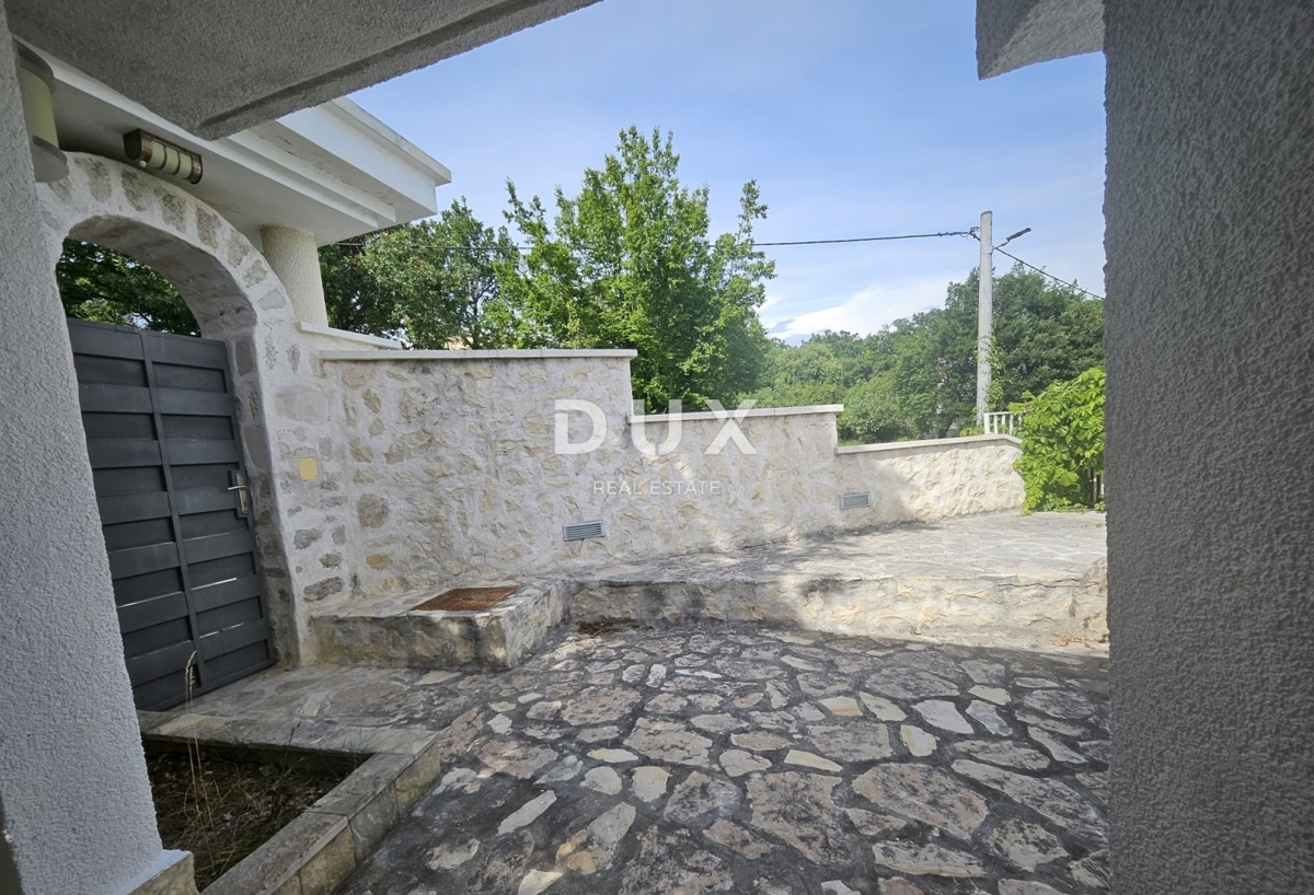 ZADAR, MASLENICA - Posebna hiša v 1. vrsti do morja!