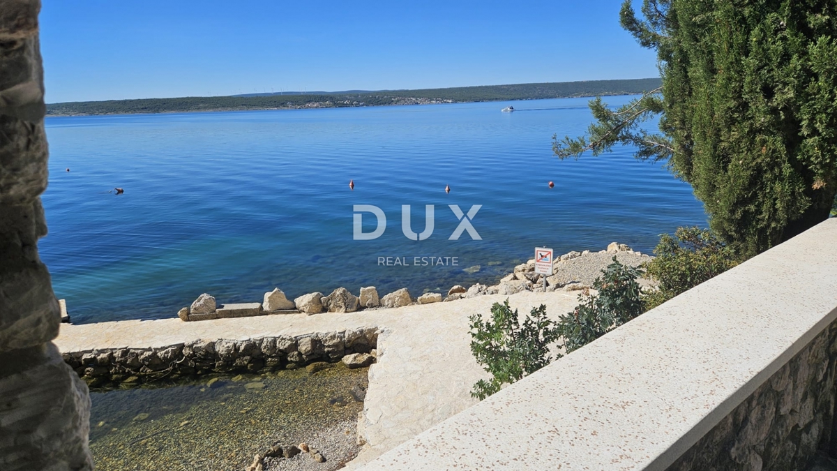 ZADAR, MASLENICA - Posebna hiša v 1. vrsti do morja!