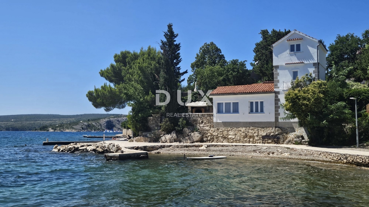 ZADAR, MASLENICA - Posebna hiša v 1. vrsti do morja!