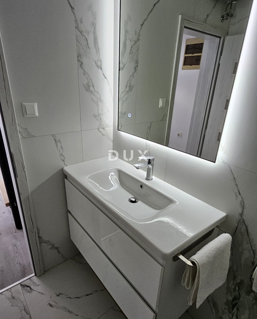 ZADAR, MASLENICA - Posebna hiša v 1. vrsti do morja!