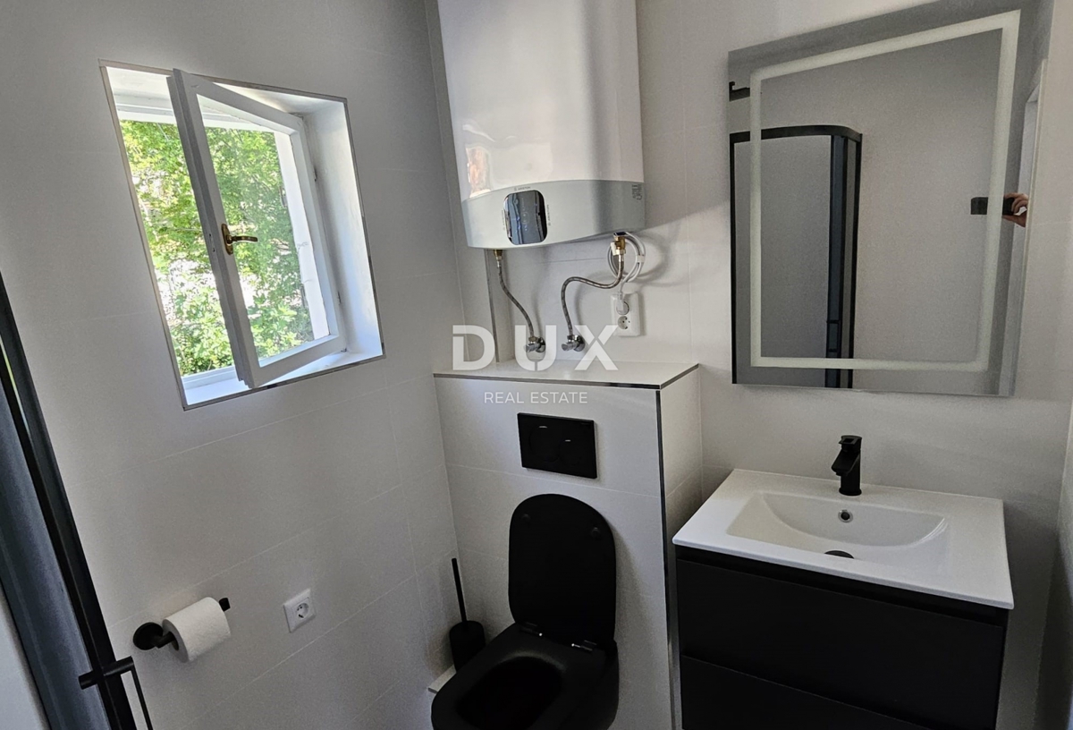 ZADAR, MASLENICA - Posebna hiša v 1. vrsti do morja!