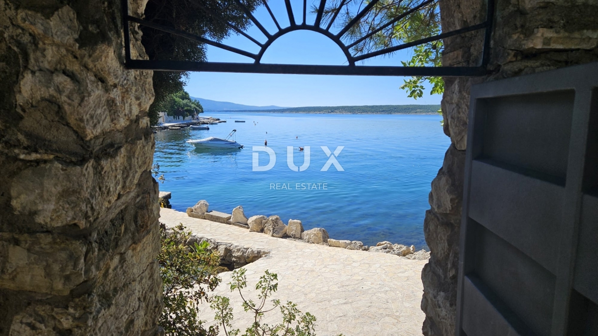 ZADAR, MASLENICA - Posebna hiša v 1. vrsti do morja!