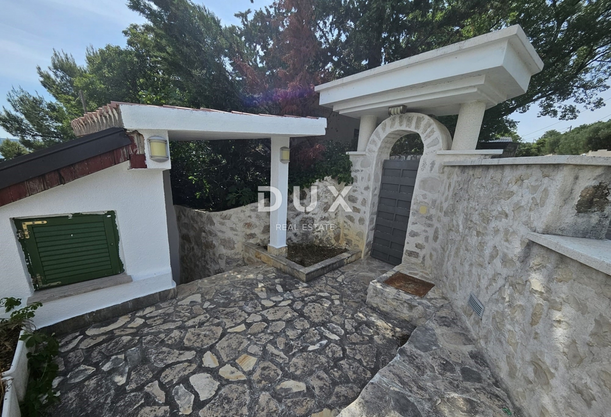 ZADAR, MASLENICA - Posebna hiša v 1. vrsti do morja!