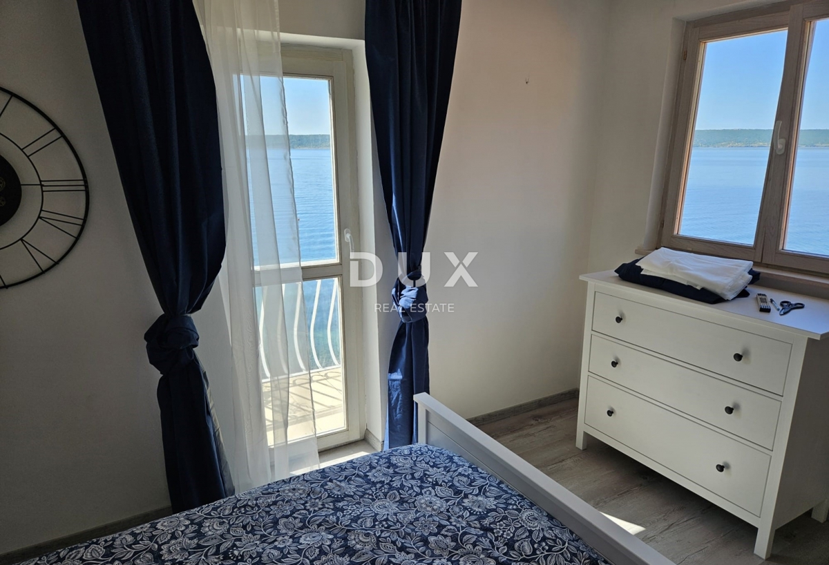 ZADAR, MASLENICA - Posebna hiša v 1. vrsti do morja!