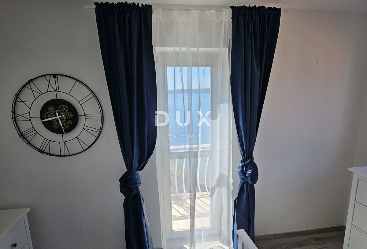 ZADAR, MASLENICA - Posebna hiša v 1. vrsti do morja!