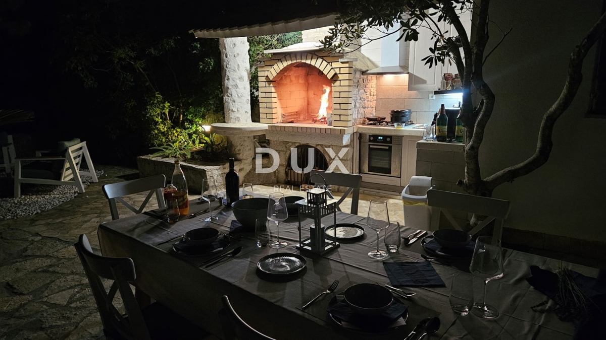 ZADAR, MASLENICA - Posebna hiša v 1. vrsti do morja!