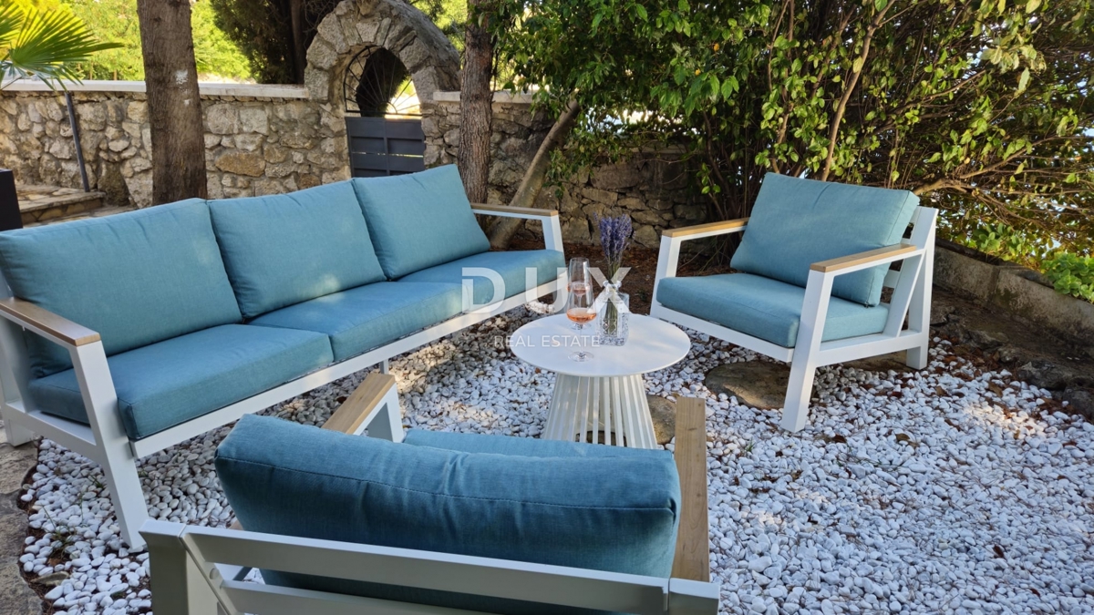 ZADAR, MASLENICA - Posebna hiša v 1. vrsti do morja!