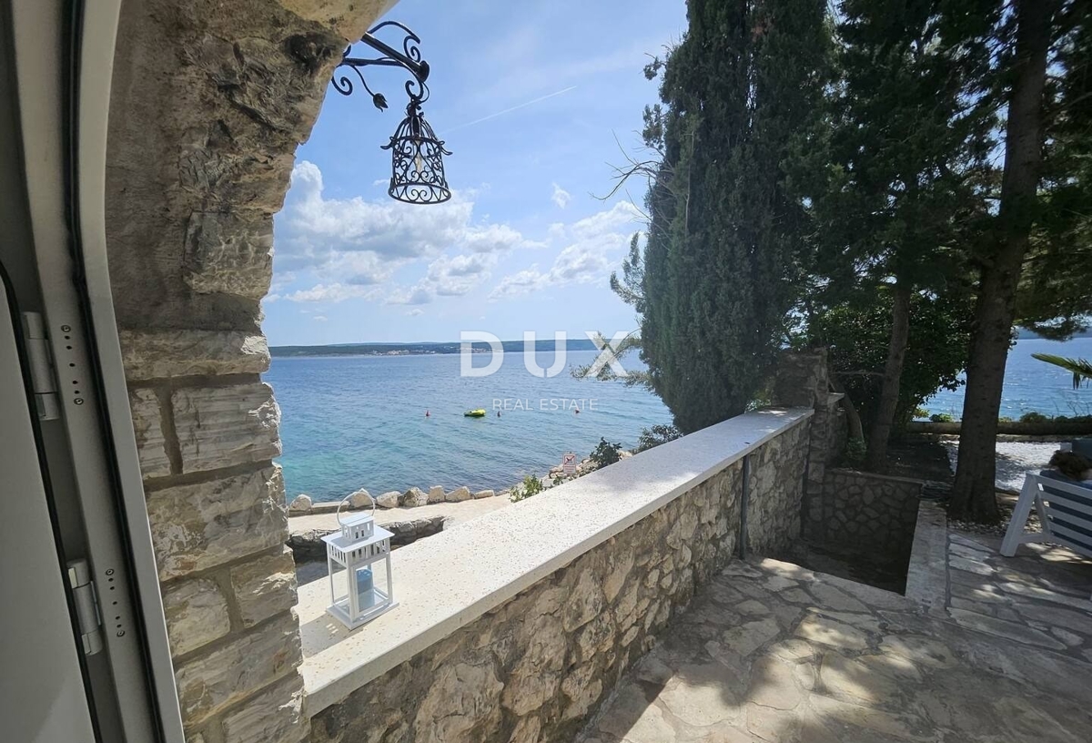 ZADAR, MASLENICA - Posebna hiša v 1. vrsti do morja!