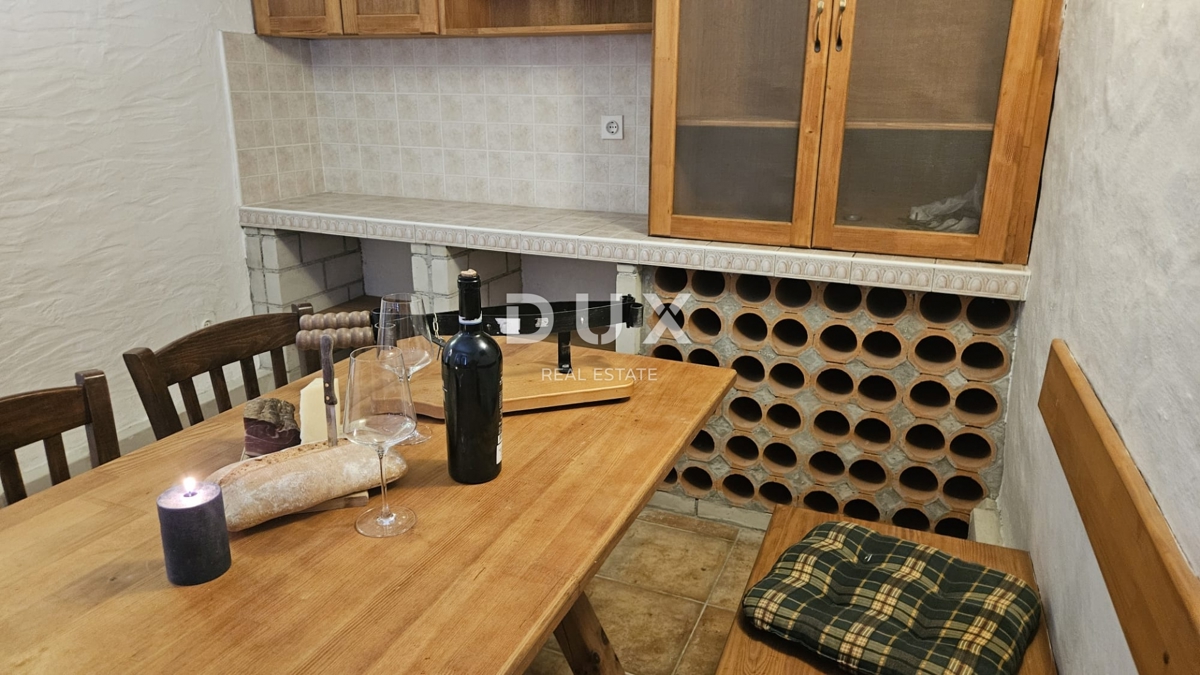 ZADAR, MASLENICA - Posebna hiša v 1. vrsti do morja!