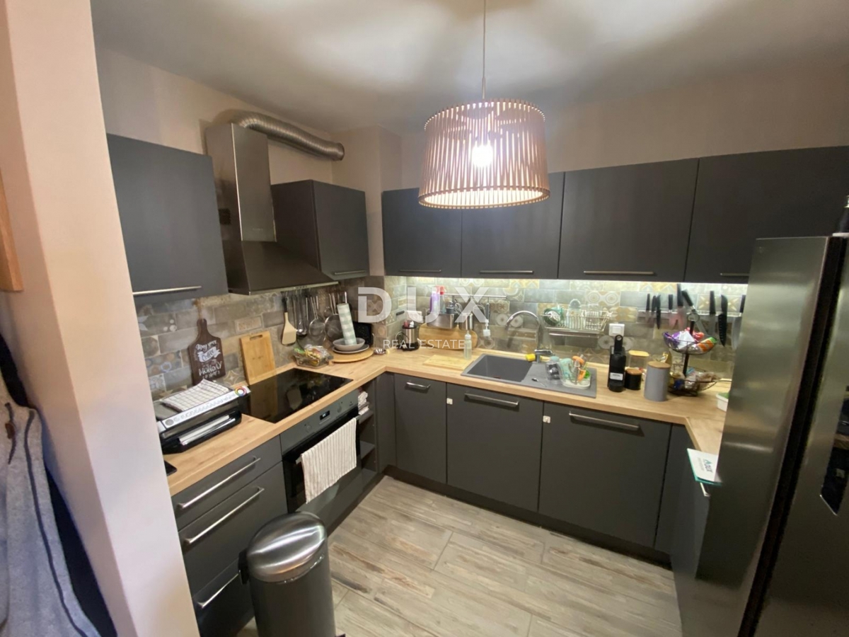 KASTAV, REŠETARI - 2-sobno stanovanje z 2 balkonoma v NOVEJŠI stavbi s pogledom na morje! PRILOŽNOST!