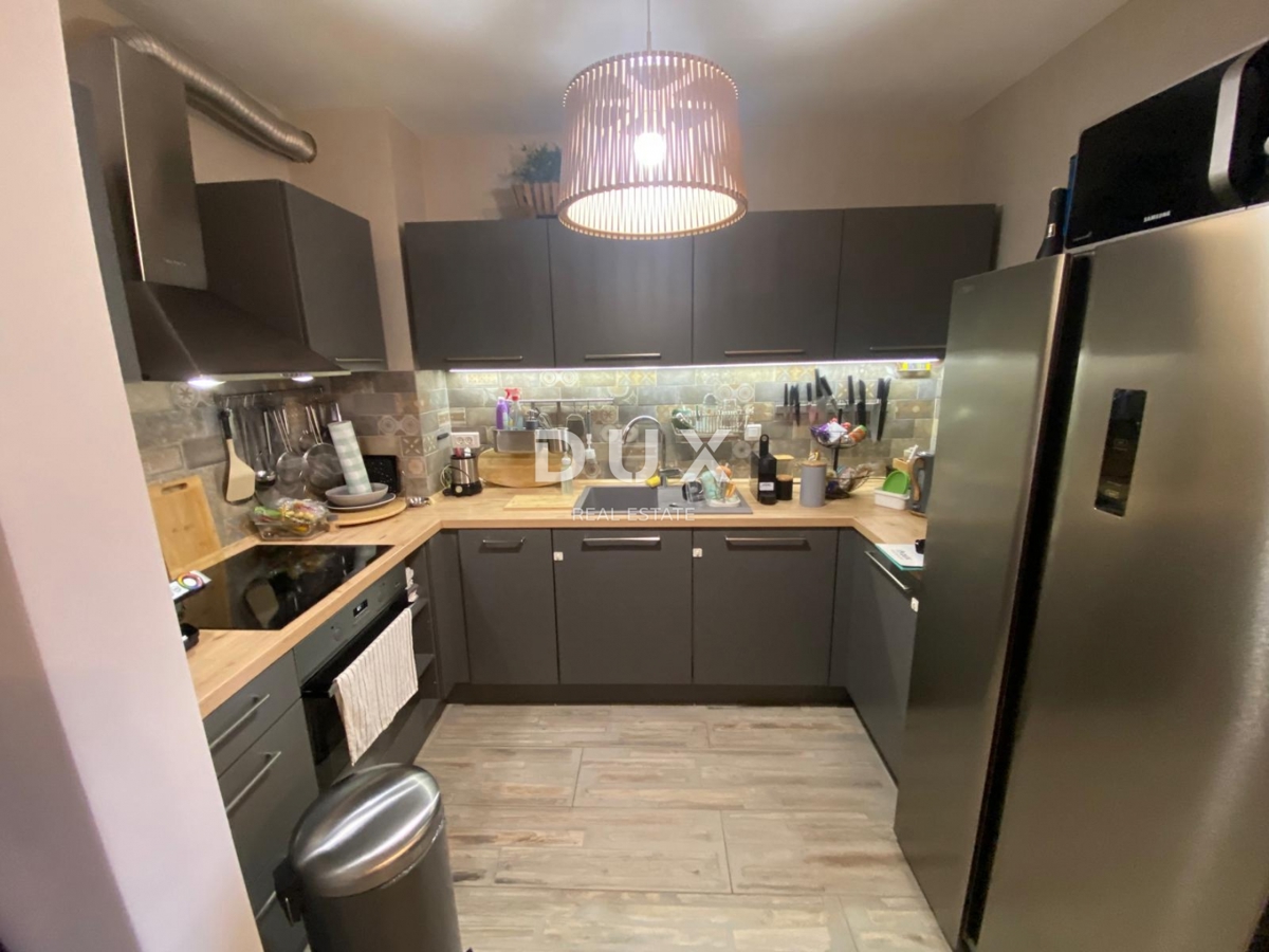 KASTAV, REŠETARI - 2-sobno stanovanje z 2 balkonoma v NOVEJŠI stavbi s pogledom na morje! PRILOŽNOST!