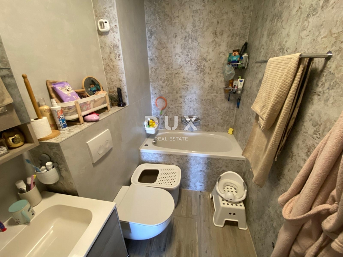 KASTAV, REŠETARI - 2-sobno stanovanje z 2 balkonoma v NOVEJŠI stavbi s pogledom na morje! PRILOŽNOST!