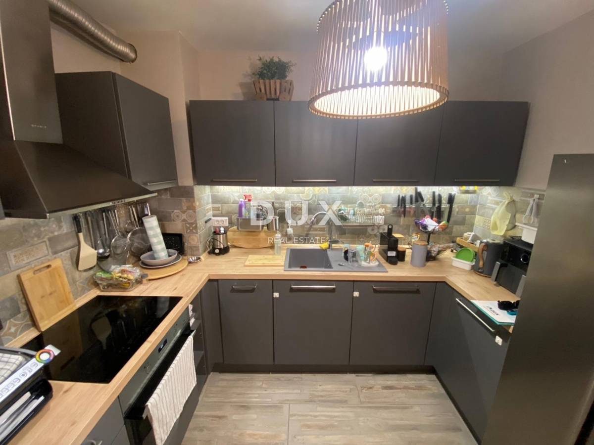 KASTAV, REŠETARI - 2-sobno stanovanje z 2 balkonoma v NOVEJŠI stavbi s pogledom na morje! PRILOŽNOST!