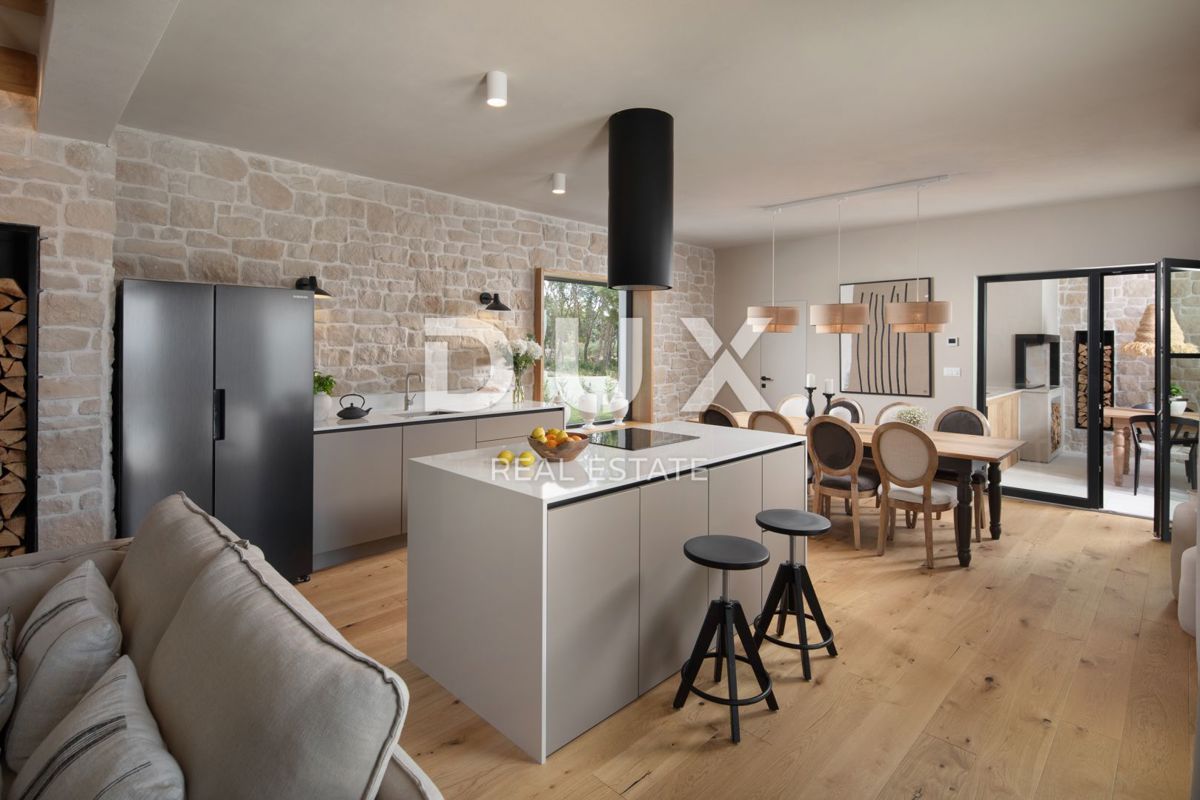 ISTRA, TINJAN - Dizajnerska vila z wellnessom in pogledom na morje