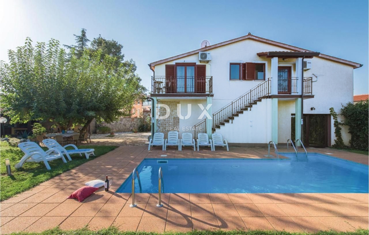 ISTRA, POREČ - Hiša z bazenom in urejenim vrtom