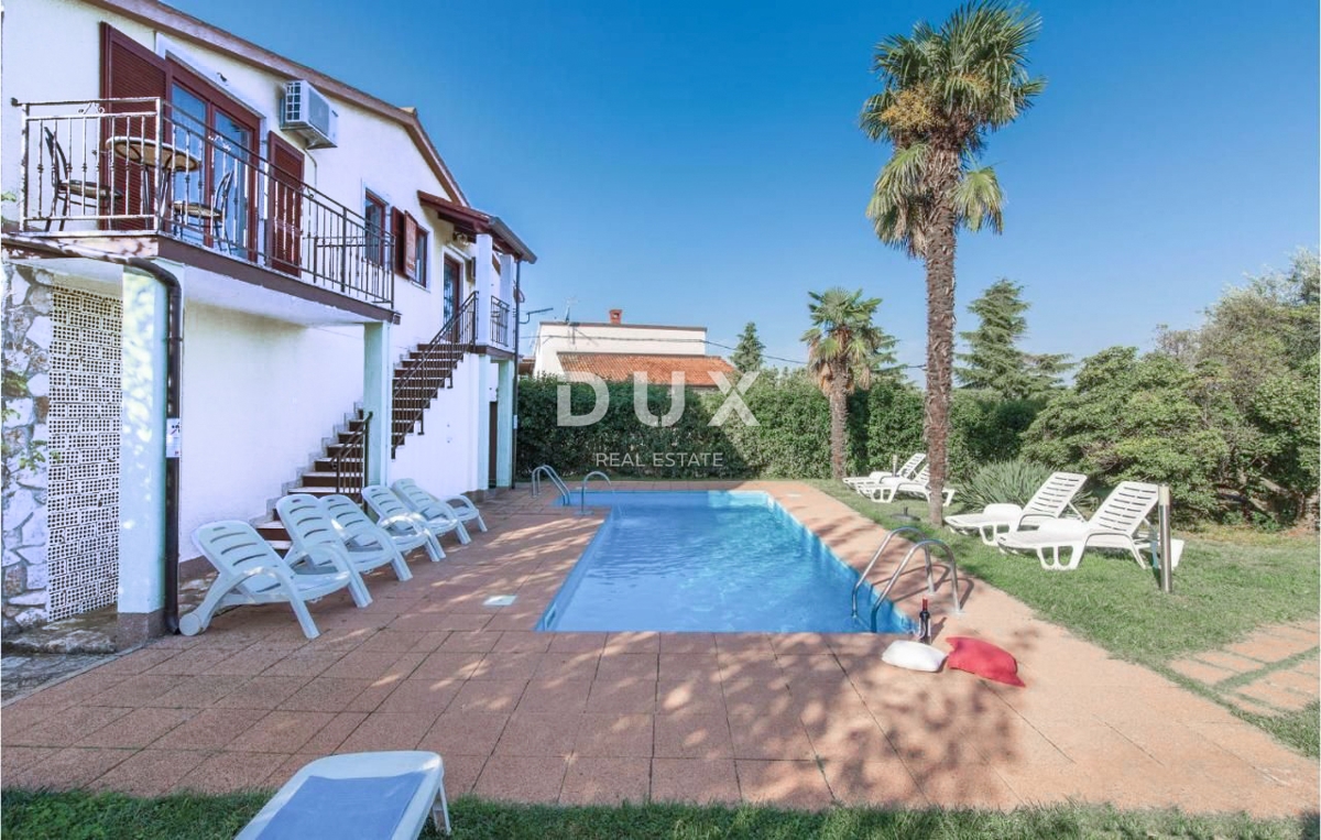 ISTRA, POREČ - Hiša z bazenom in urejenim vrtom