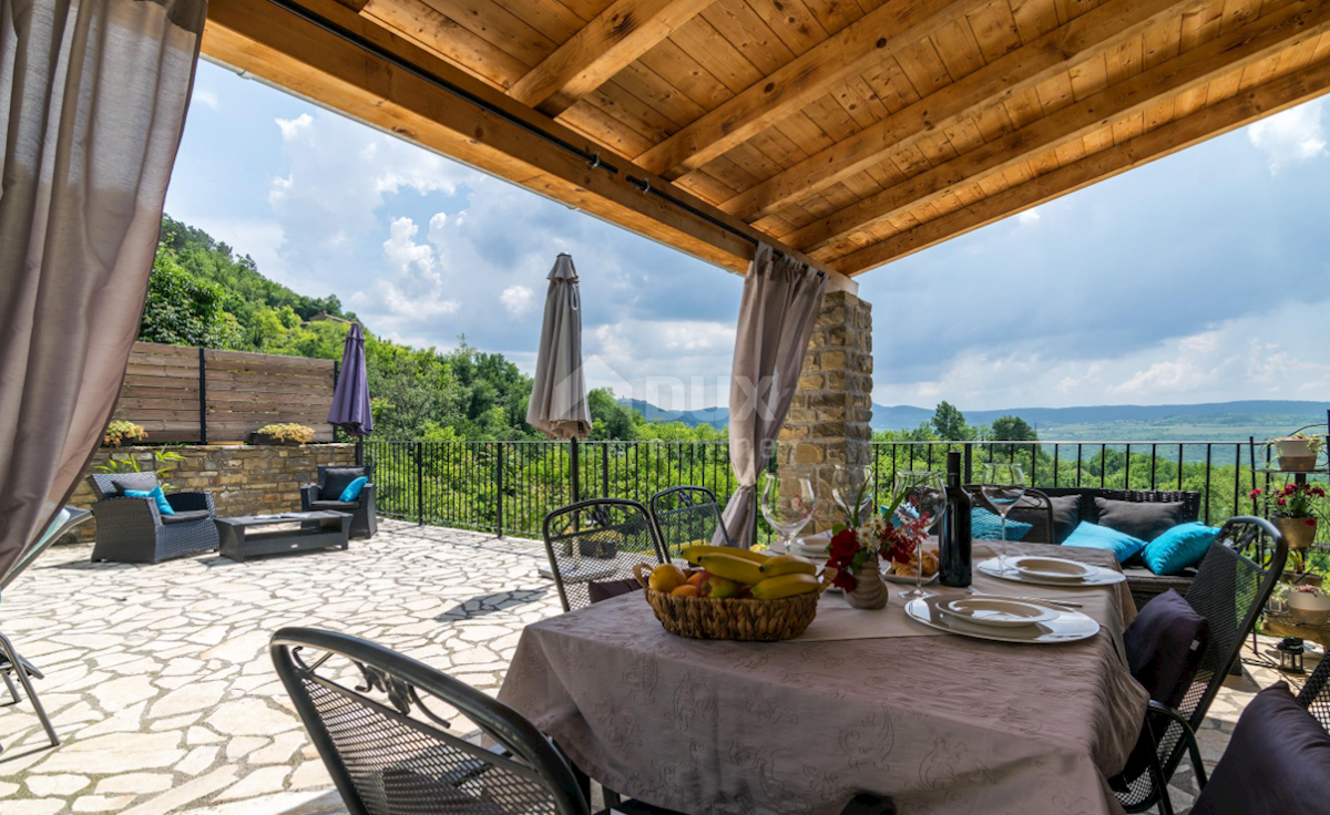 ISTRA, OPRTALJ - Dve kamniti hiši s pogledom na Motovun