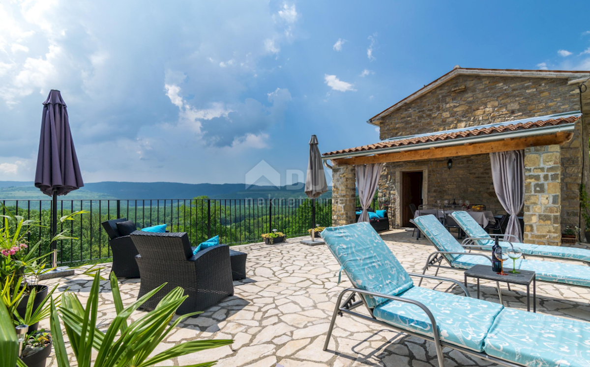 ISTRA, OPRTALJ - Dve kamniti hiši s pogledom na Motovun