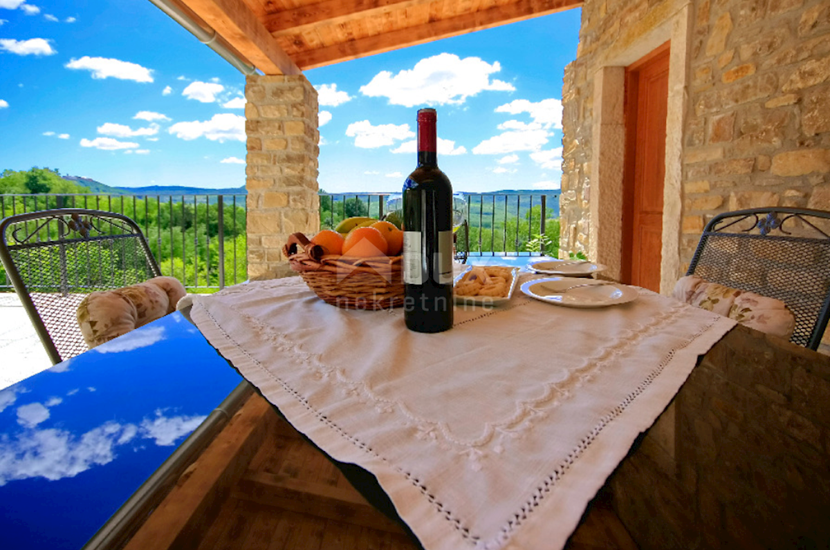 ISTRA, OPRTALJ - Dve kamniti hiši s pogledom na Motovun