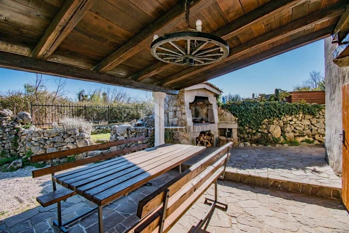 Otok Krk, Risika - Prenovljena kamnita hiša z bazenom in velikim vrtom