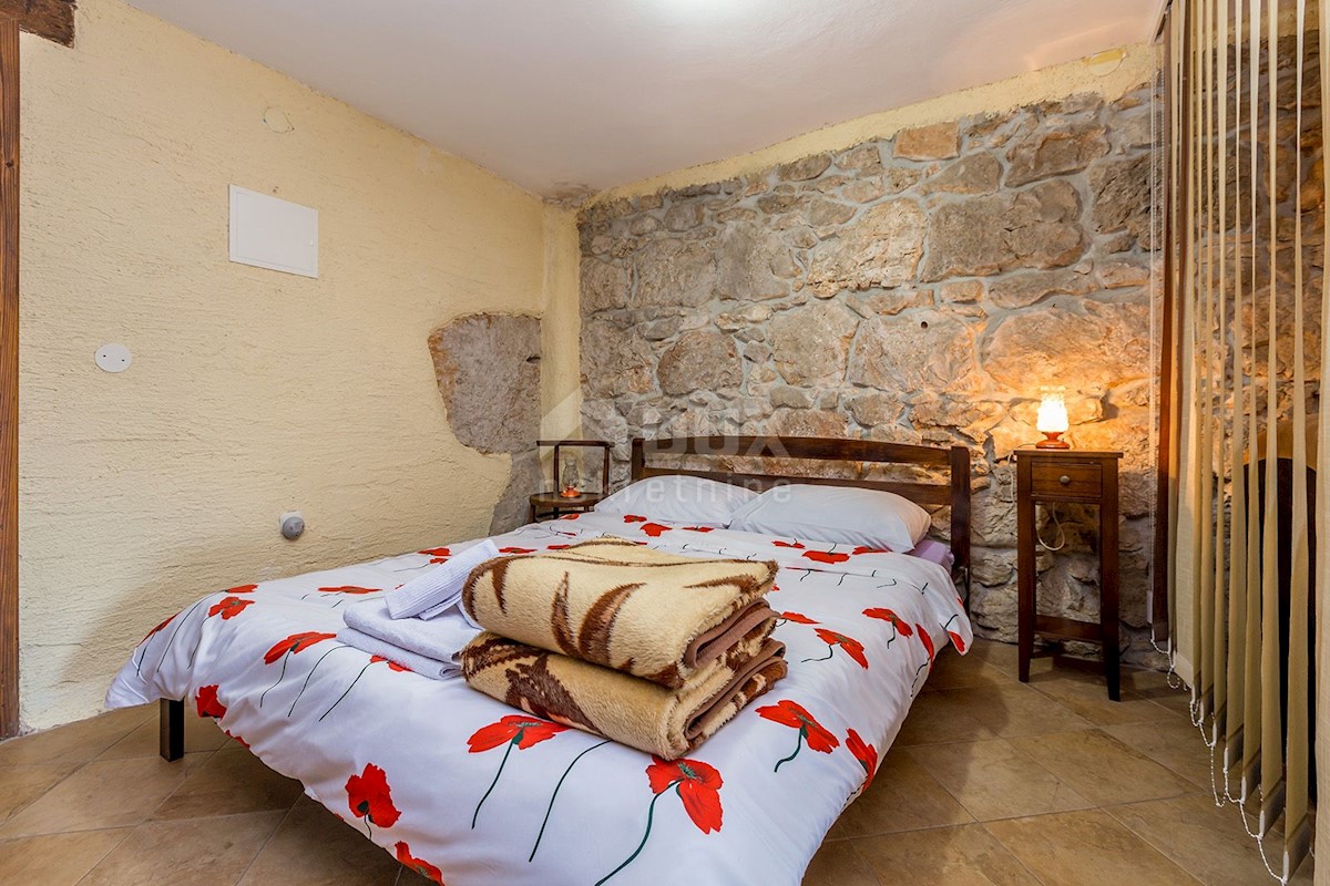 Otok Krk, Risika - Prenovljena kamnita hiša z bazenom in velikim vrtom