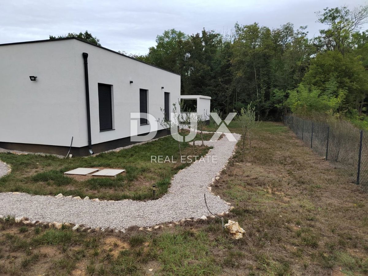 ISTRA, KRŠAN - Moderna enonadstropna hiša z zunanjim bazenom 111 m2