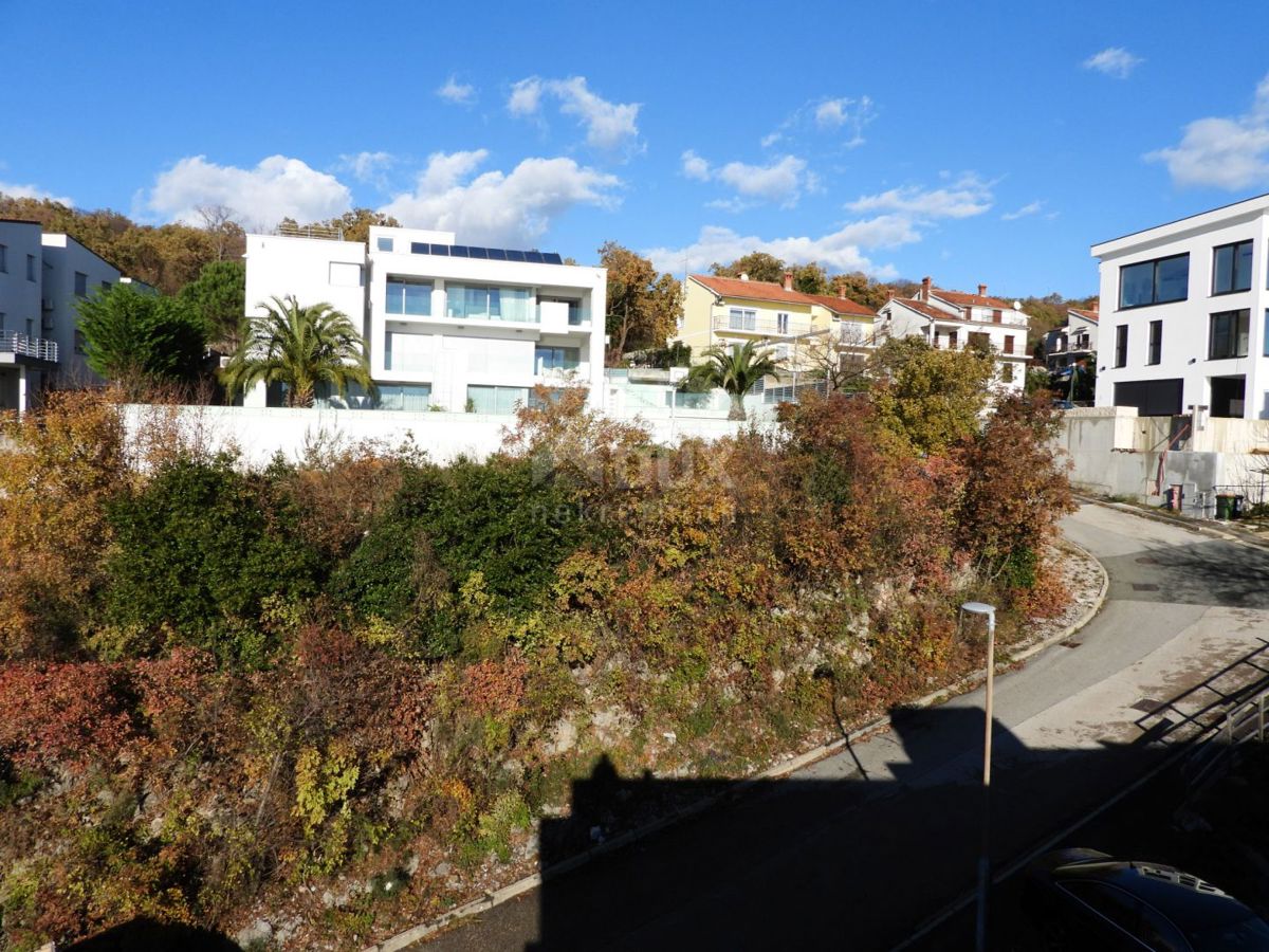 OPATIJA, PAVLOVAC - gradbeno zemljišče 1420 m2 s panoramskim pogledom na morje za stanovanjski objekt - stanovanja - apartmaji / družinska hiša / hiša za najem - počitnice z bazenom