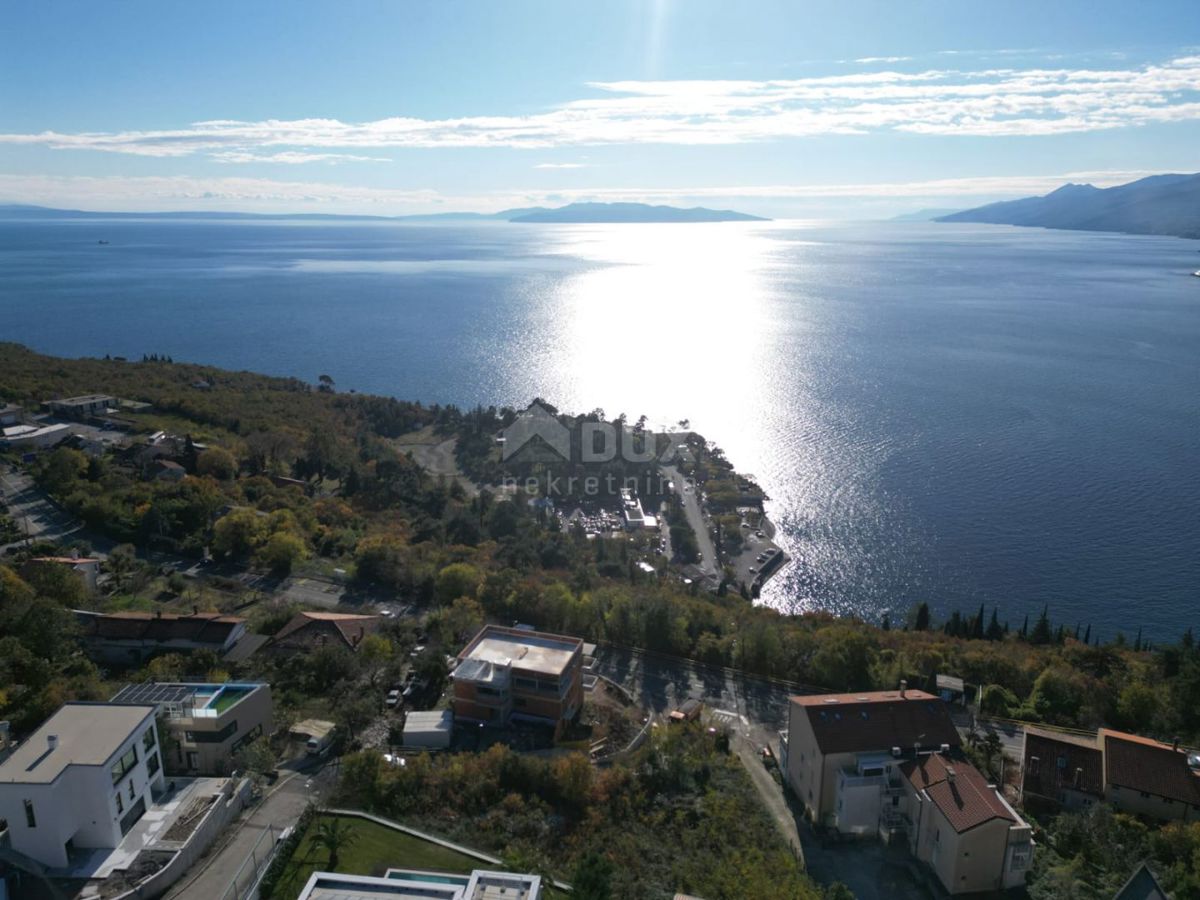 OPATIJA, PAVLOVAC - gradbeno zemljišče 1420 m2 s panoramskim pogledom na morje za stanovanjski objekt - stanovanja - apartmaji / družinska hiša / hiša za najem - počitnice z bazenom