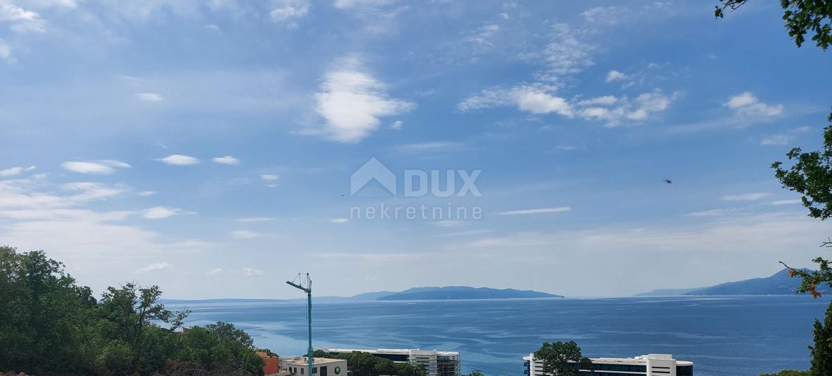 RIJEKA, COSTABELLA, BIVIO - gradbeno zemljišče 3650m2 s pogledom na morje za stanovanjsko gradnjo - stanovanja - apartmaji / družinska hiša / vila / hiša za najem - počitnice z bazenom