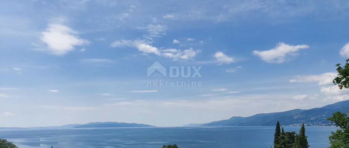 RIJEKA, COSTABELLA, BIVIO - gradbeno zemljišče 3650m2 s pogledom na morje za stanovanjsko gradnjo - stanovanja - apartmaji / družinska hiša / vila / hiša za najem - počitnice z bazenom