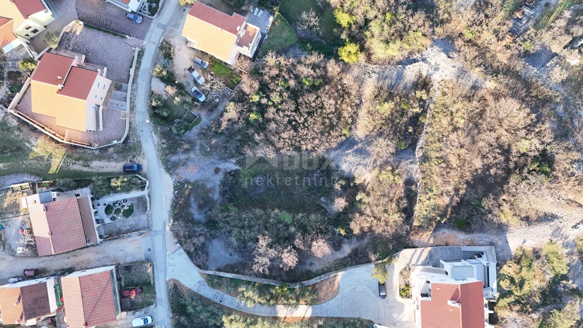 OTOK KRK, VRBNIK (center) - Zazidljivo zemljišče + idejna rešitev unikatne zasnove