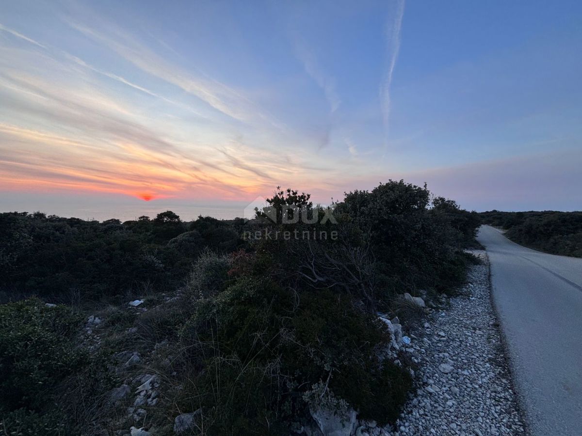 OTOK VIR - Zemljišče v zeleni coni!