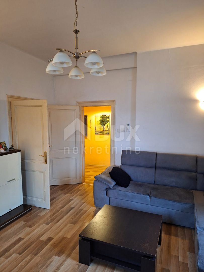 ISTRA, PULA - Prostorno stanovanje v centru mesta!