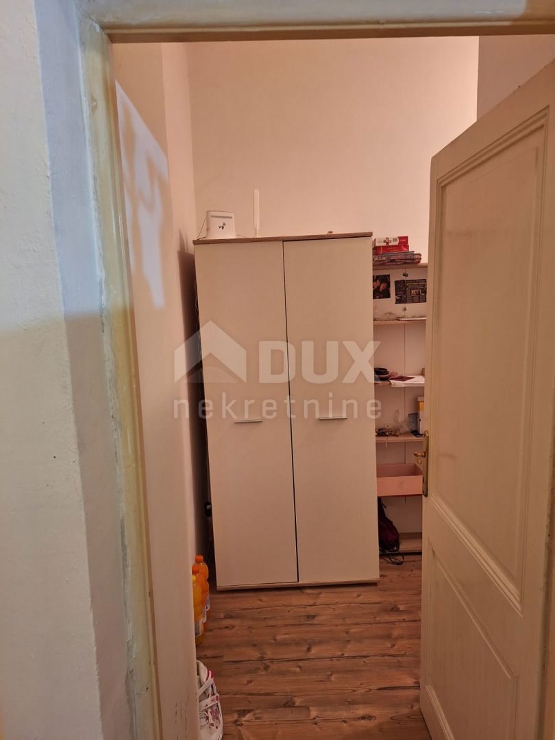 ISTRA, PULA - Prostorno stanovanje v centru mesta!