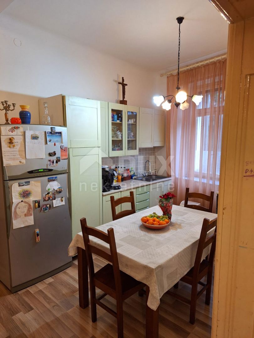 ISTRA, PULA - Prostorno stanovanje v centru mesta!