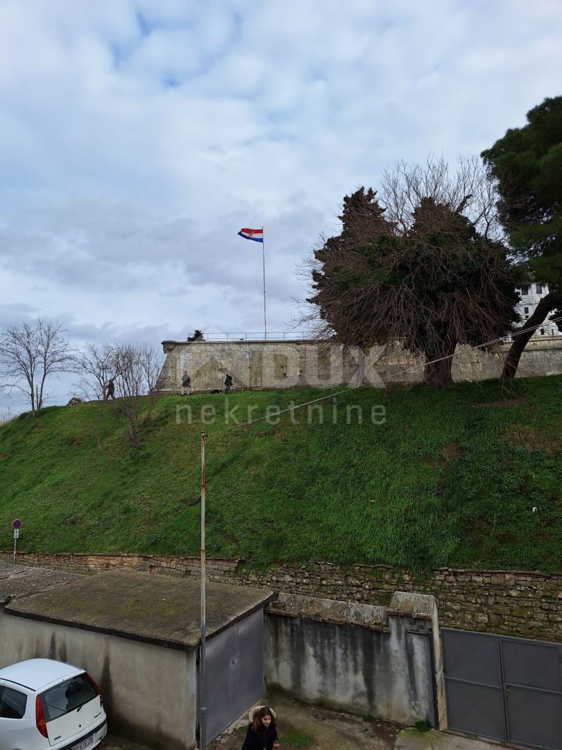 ISTRA, PULA - Prostorno stanovanje v centru mesta!