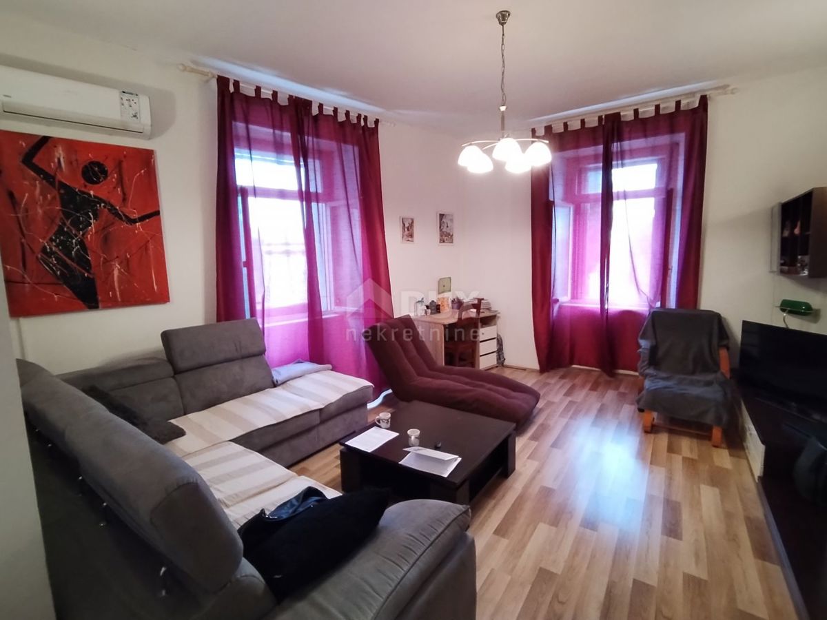 ISTRA, PULA - Prostorno stanovanje v centru mesta!