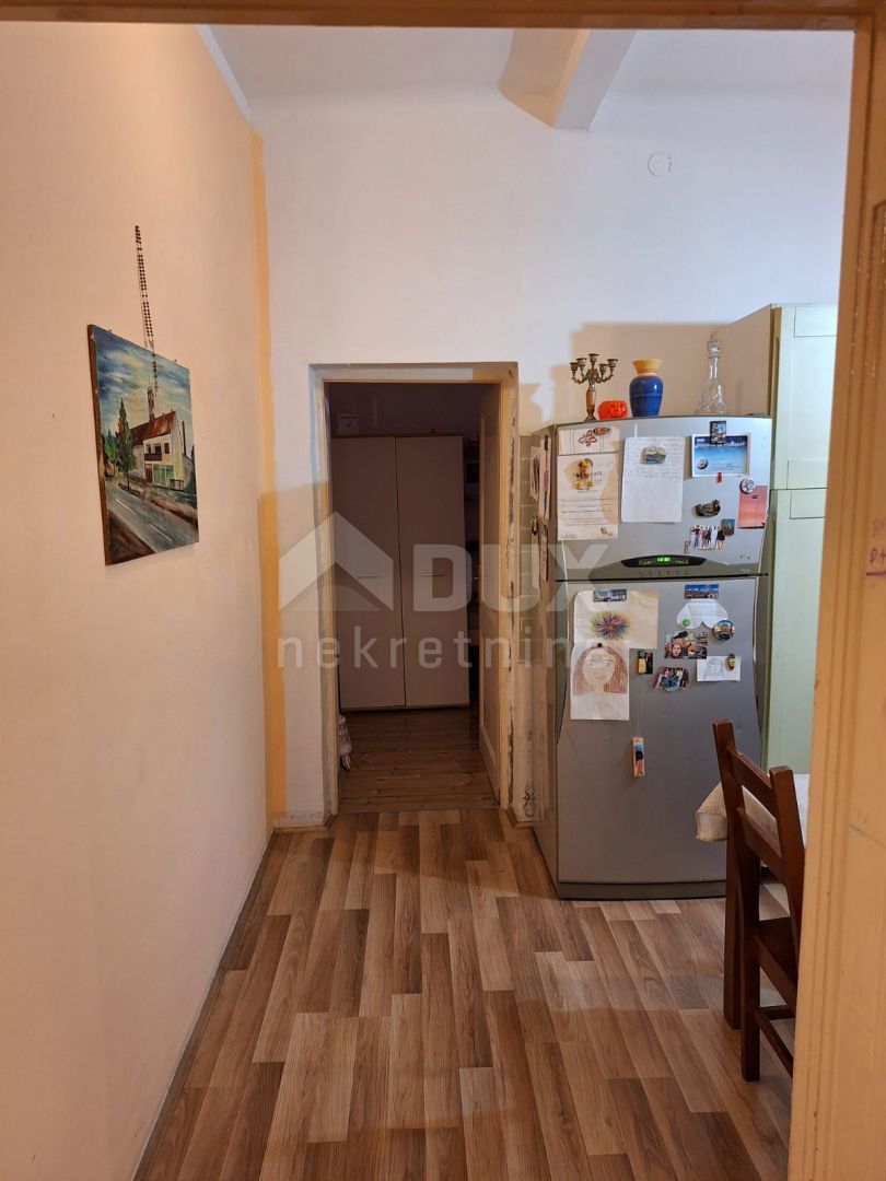 ISTRA, PULA - Prostorno stanovanje v centru mesta!