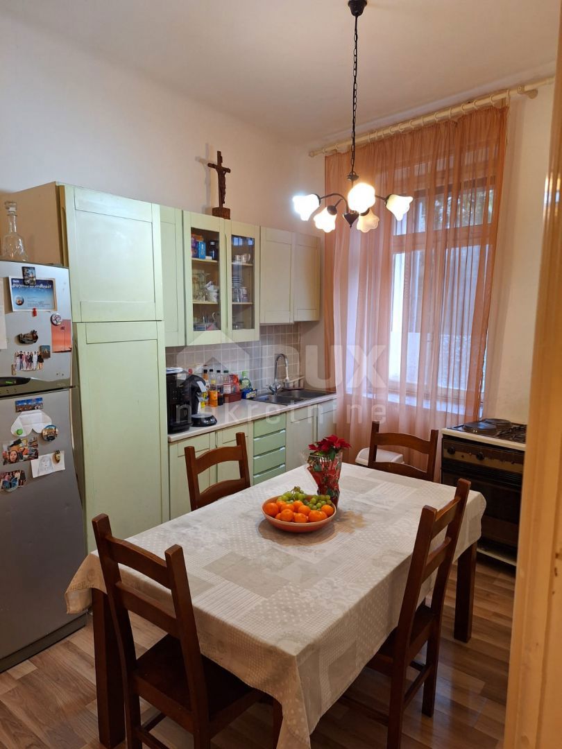 ISTRA, PULA - Prostorno stanovanje v centru mesta!