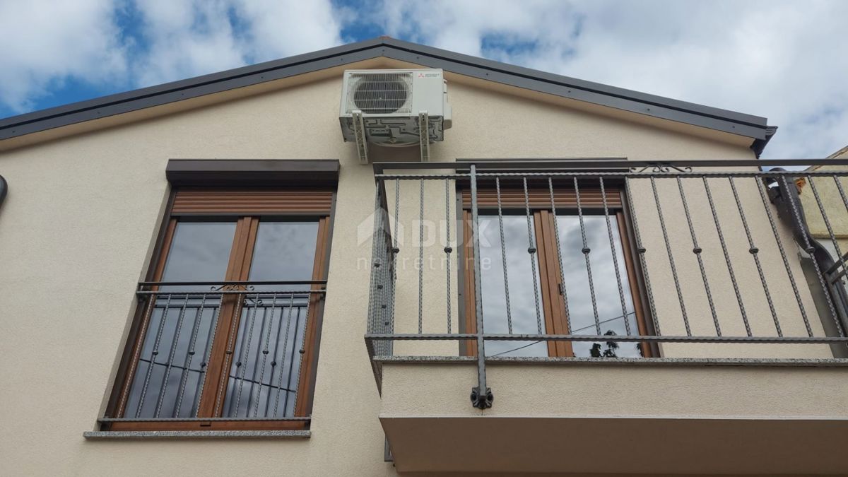 BAKAR, HRELJIN - hiša 150 m2, z dvema stanovanjema, novogradnja