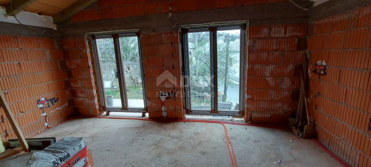 BAKAR, HRELJIN - hiša 150 m2, z dvema stanovanjema, novogradnja