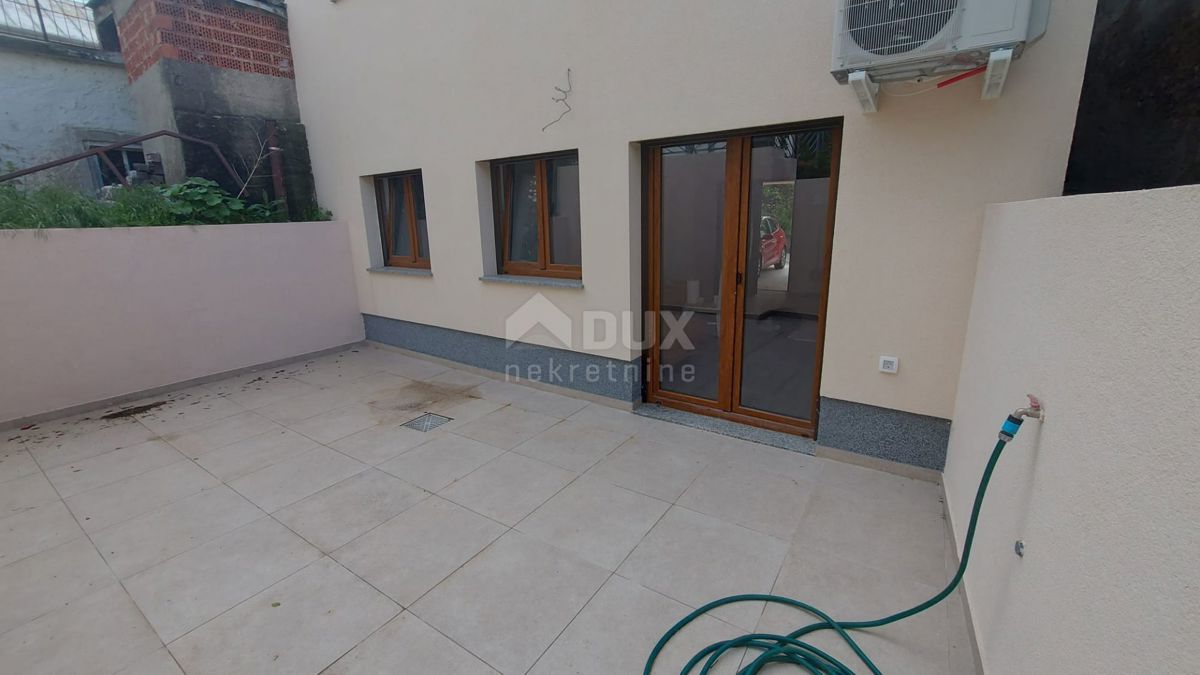 BAKAR, HRELJIN - hiša 150 m2, z dvema stanovanjema, novogradnja