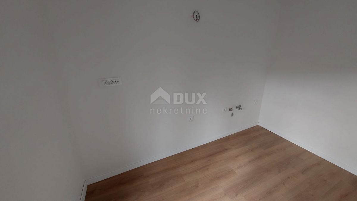 BAKAR, HRELJIN - hiša 150 m2, z dvema stanovanjema, novogradnja