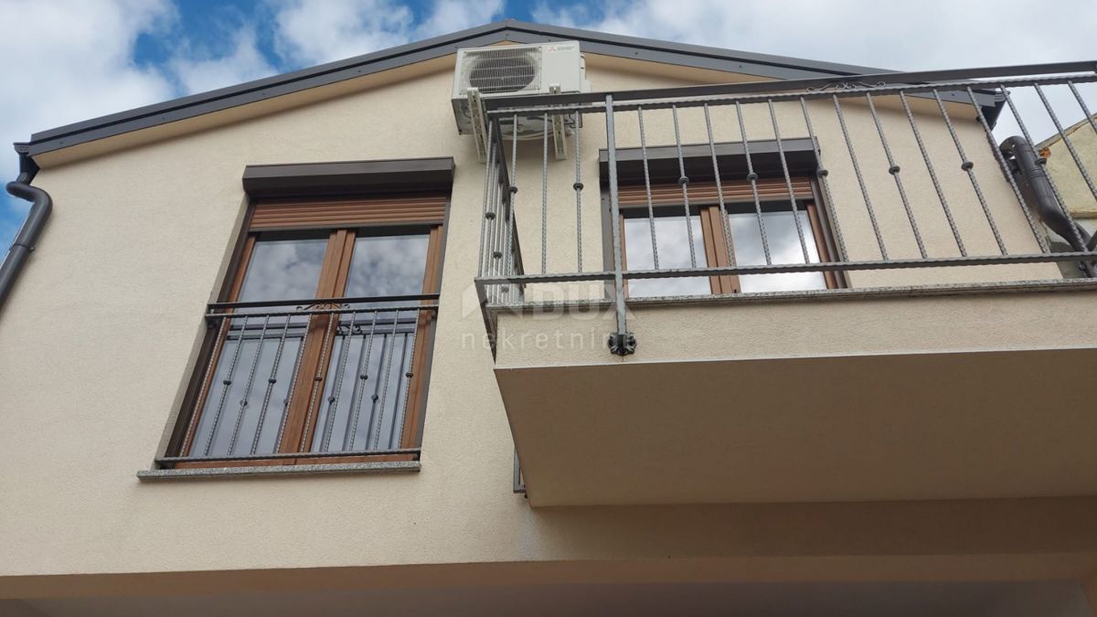 BAKAR, HRELJIN - hiša 150 m2, z dvema stanovanjema, novogradnja